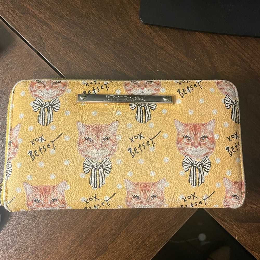 BETSEY JOHNSON CAT WRISTLET WALLET